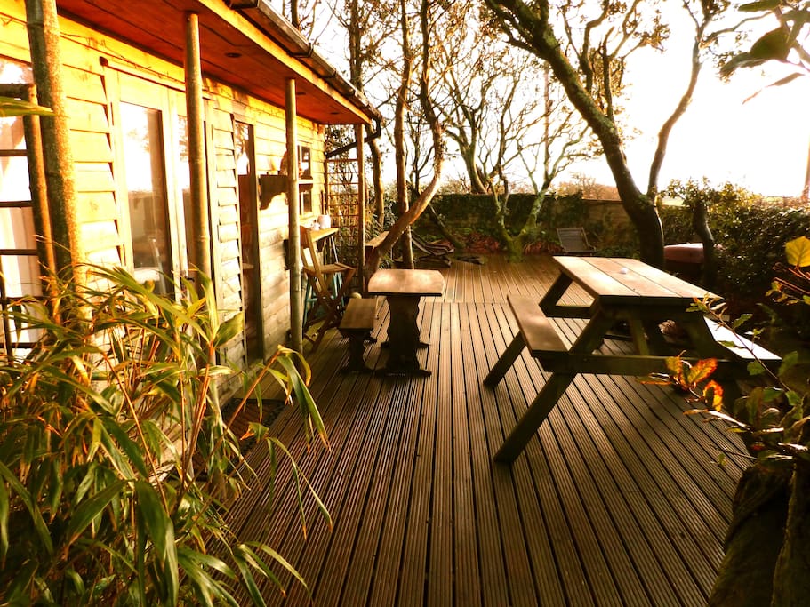 DECKING & SEATING AREAS