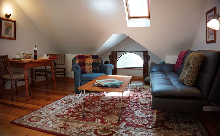 Walk Downtown-Unique 2BR Apt