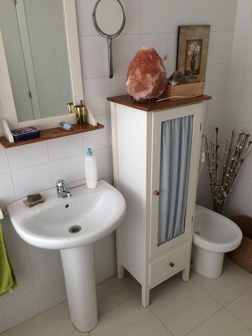 Baño (con bañera) | Bathroom (with bath)