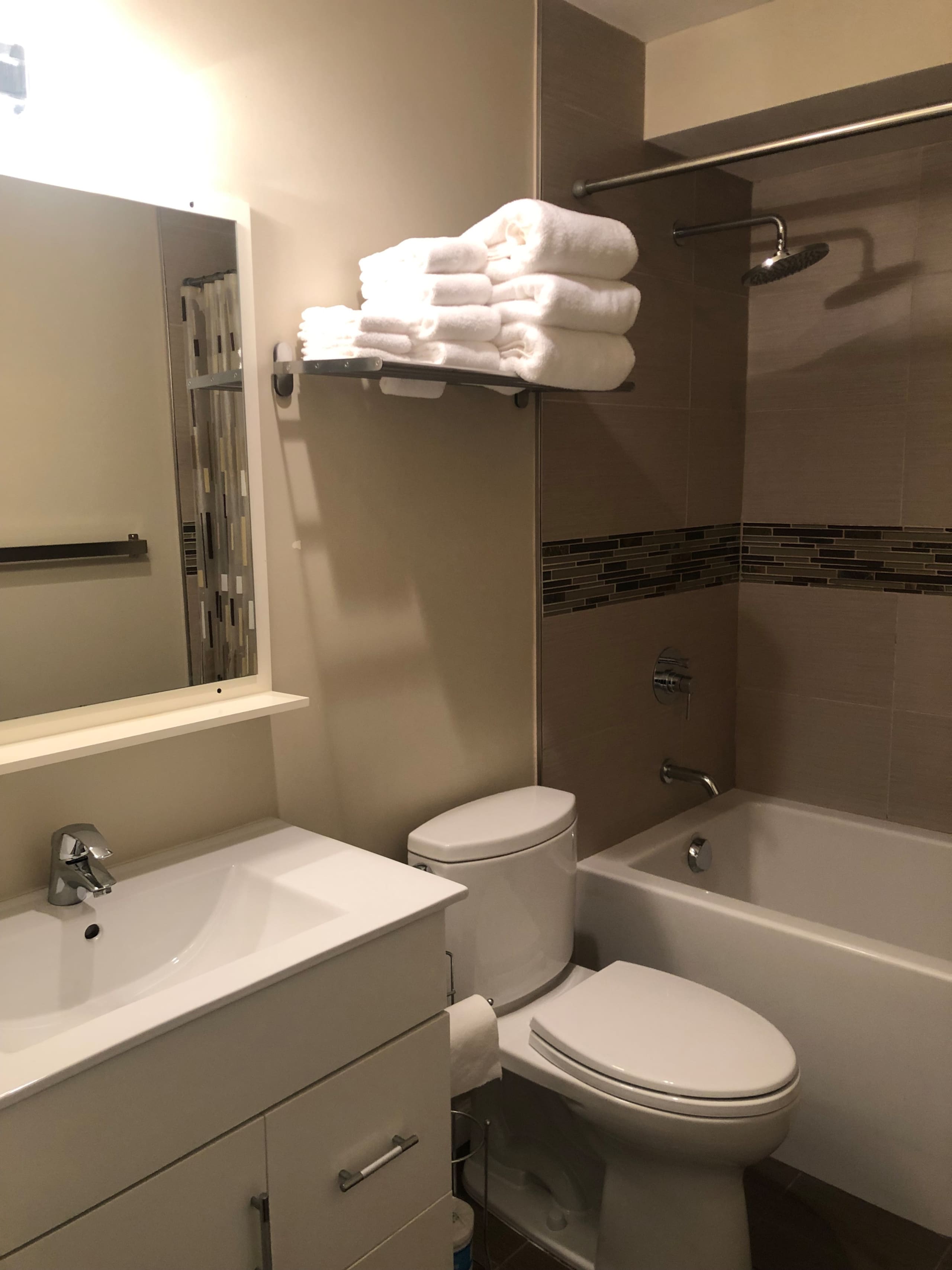 Home in San Francisco · ★4.67 · 1 bedroom · 2 beds · 1 bath - Image 8