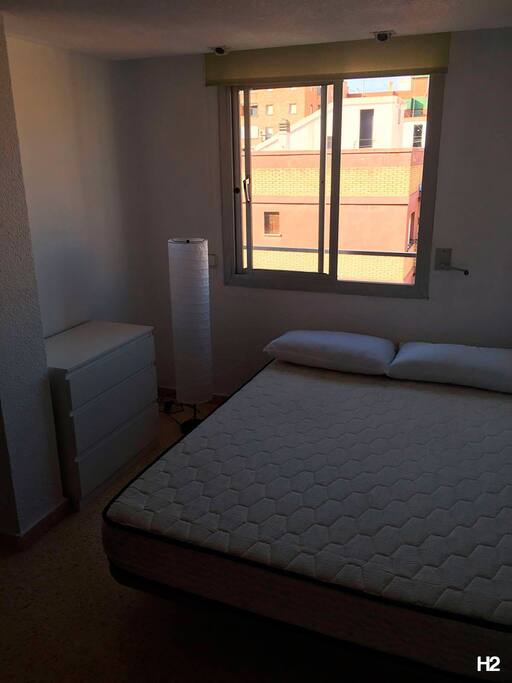 room2 with closet and desk