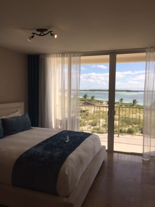 1 king bed with stunning views of the ocean