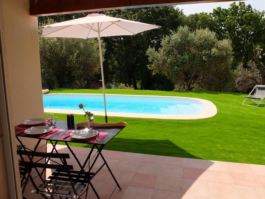 Petit déjeuner sur la terrasse