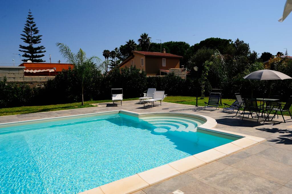 piscina lato Est