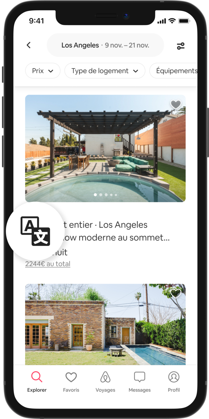 Un téléphone mobile affiche les résultats de recherche de logements à Los Angeles, aux États-Unis. Une icône de traduction est affichée agrandie à l'intérieur d'un cercle.