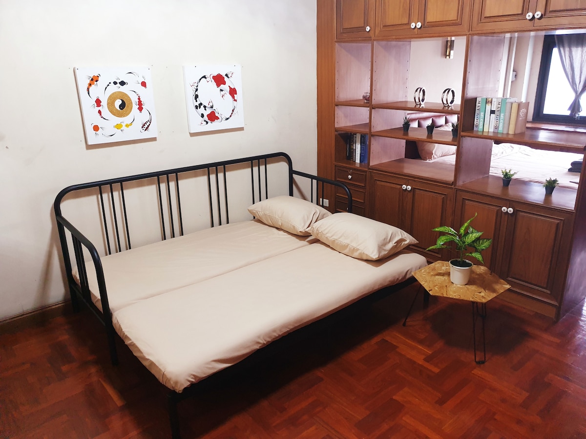 חדר שינהמס '4 ל -4 אנשים (2 אנשים על מיטת ספה)
בקומה השלישית