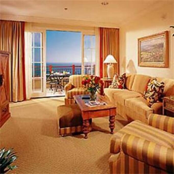 Living room with the perfect breakfast balcony