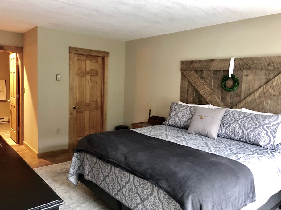 Master Bedroom - Brand New KING (4/2018) Simmons BeautyRest Mattress (covered with professional grade Protect-A-Bed brand Allergen & Bug Proof protectors). Walk-in closet. In-Suite Master Bath