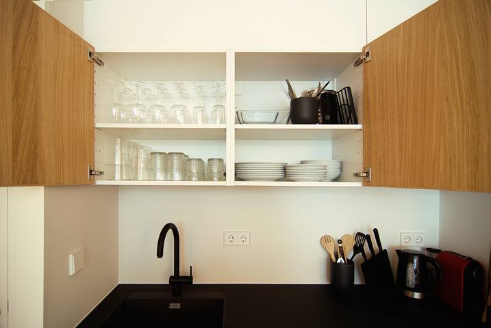 Stunning Designer Apartment, Downtown Location gallery image 5