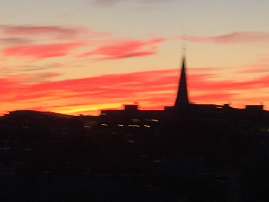 Utsikt fra balkongen en vårkveld