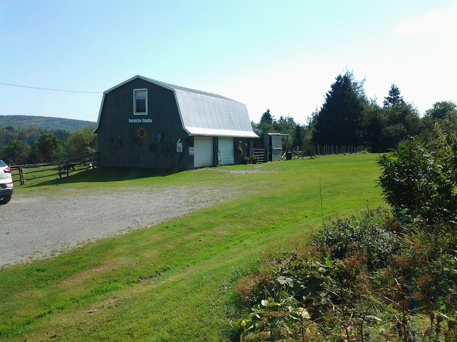 Large parking area. The art studio is above the barn.