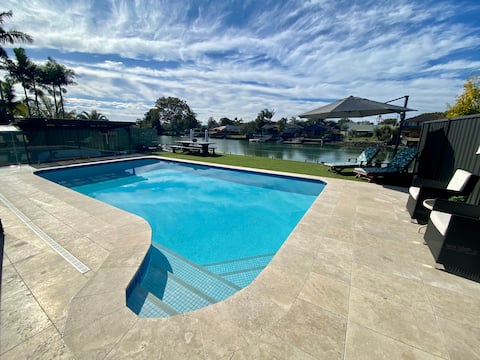 Big Family Waterfront Dual Living Entertainer!