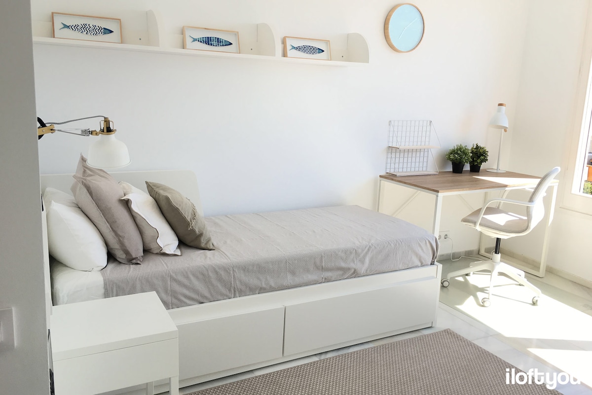 带卫生间的第三间卧室。
两张独立床（尺寸90x200厘米）