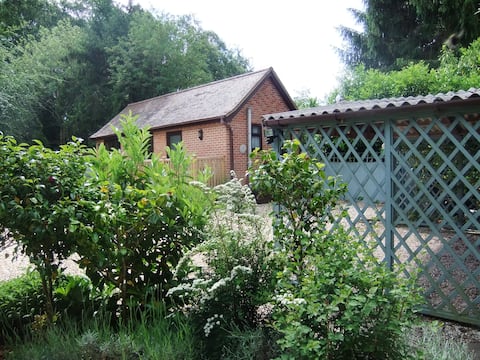 Top Airbnb: Magnolia Cottage is adjacent to the New Forest. in Hampshire