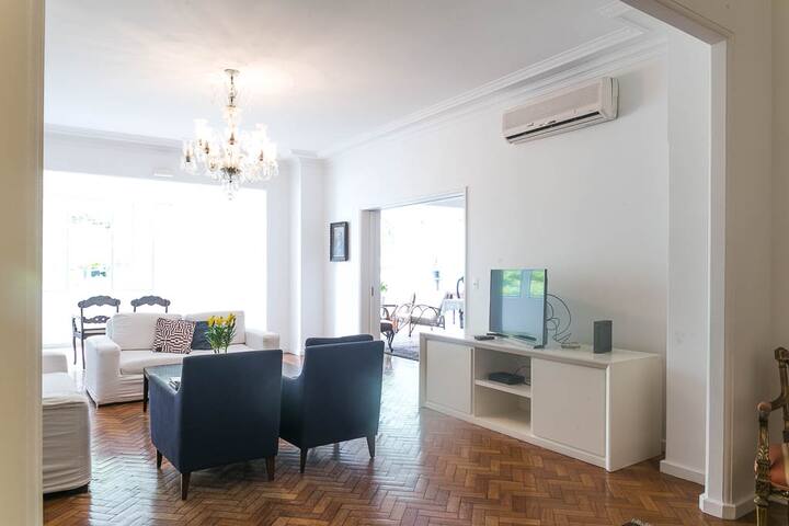 Duplex 7BR : quadra da praia de Copacabana-Posto 3 gallery image 5