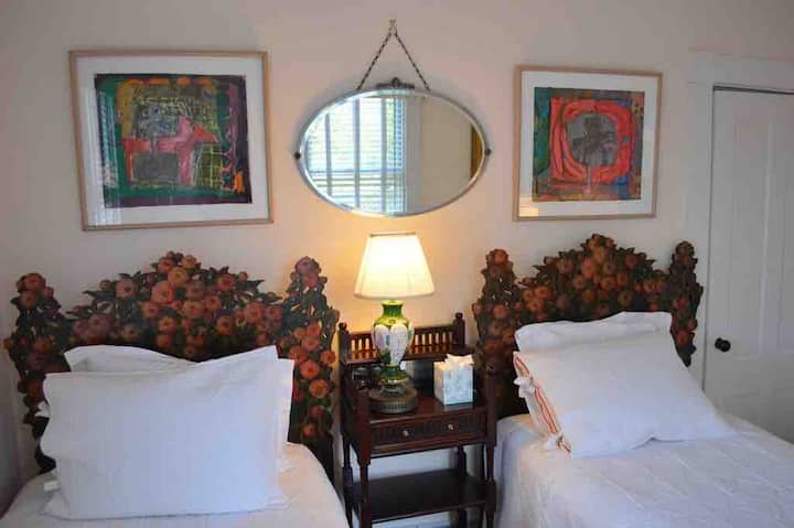 სტუმრების საძინებელი 