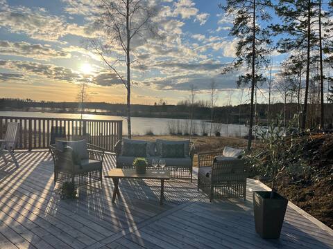 Newly built cottage with lake plot & 40 min to Romme