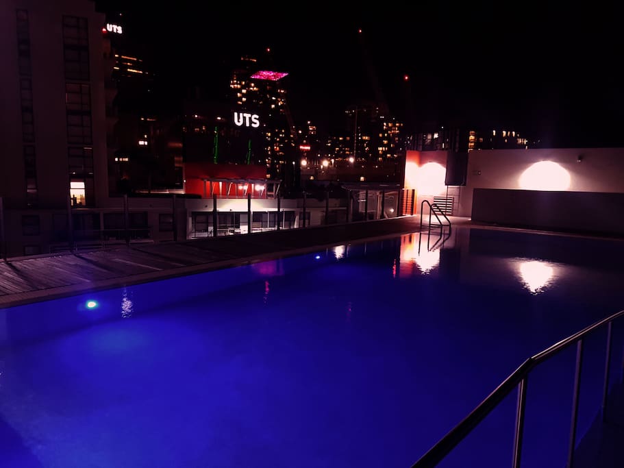 Pool os open up to 22h..