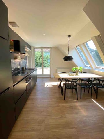 4. Regina: Modern-Designflat gallery image 3