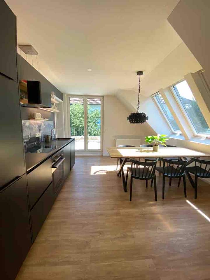4. Regina: Modern-designflat - Munich