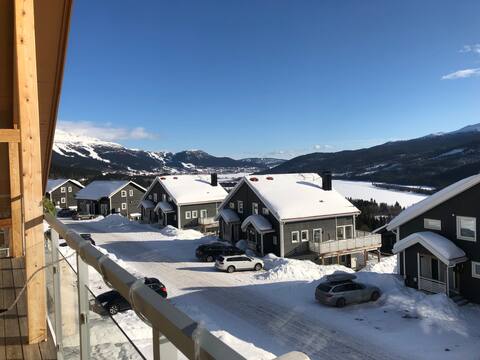Ski in & out with sauna, fireplace & magical view!