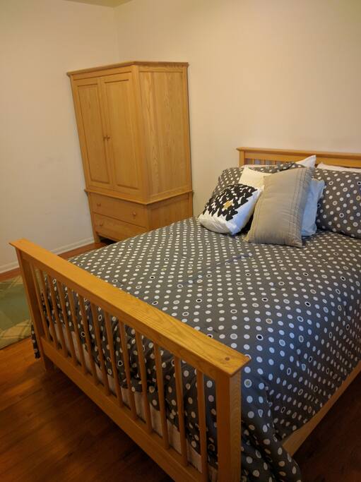 Guest dresser and drawers.