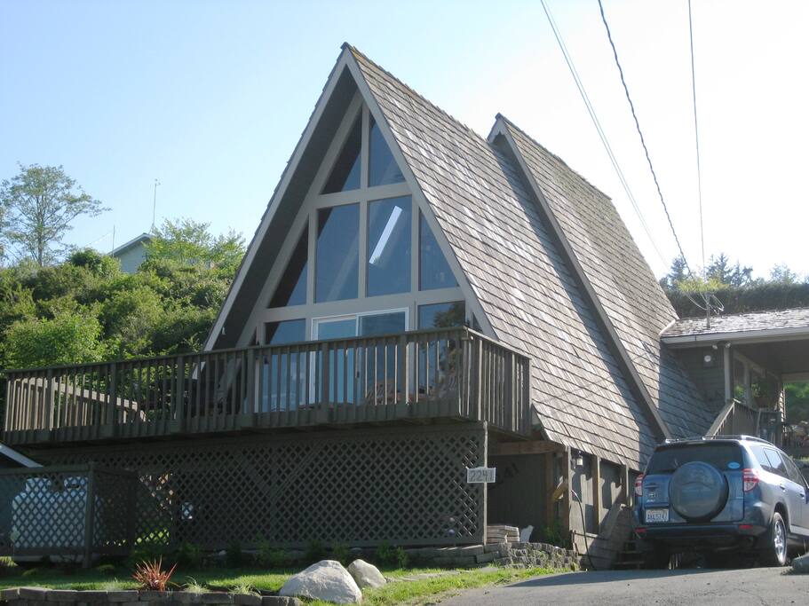 view of cabin from street