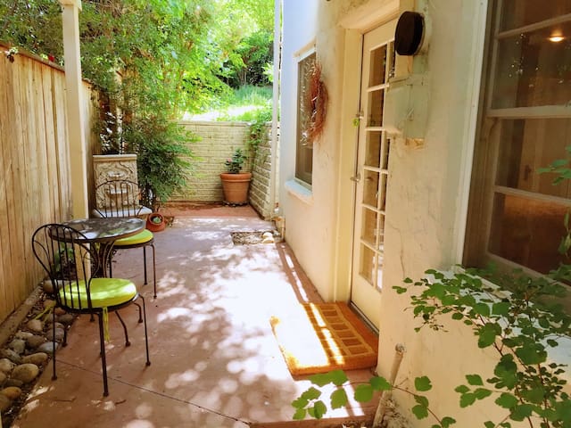 Little Locust Lodge (Studio Apt)