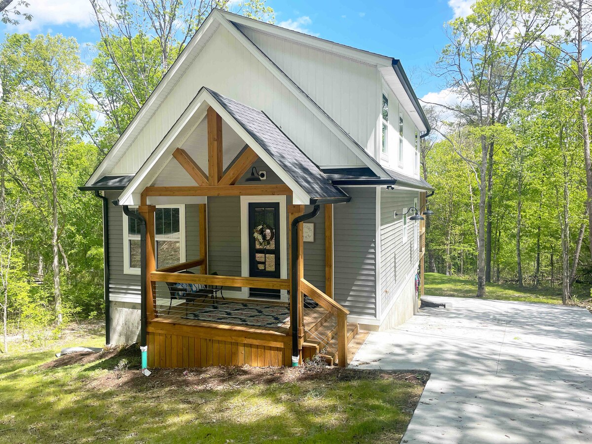 HOT TUB! New Cabin at Mammoth Cave and Nolin Lake Cabins for Rent in