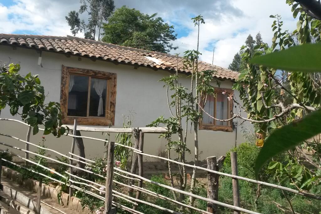 Vista frontal de la casa