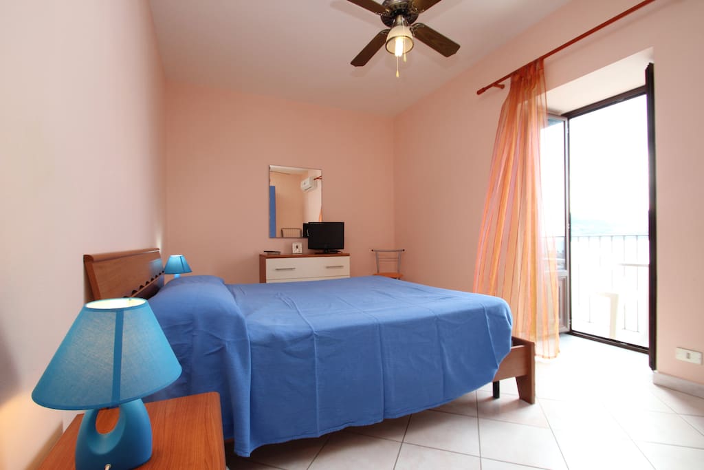 1st bedroom with balcony and seaview