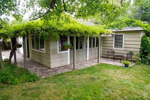 The Howard Street Carriage House