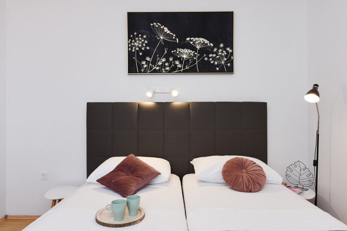 Ap7 · Family apartment with balcony partial seaview