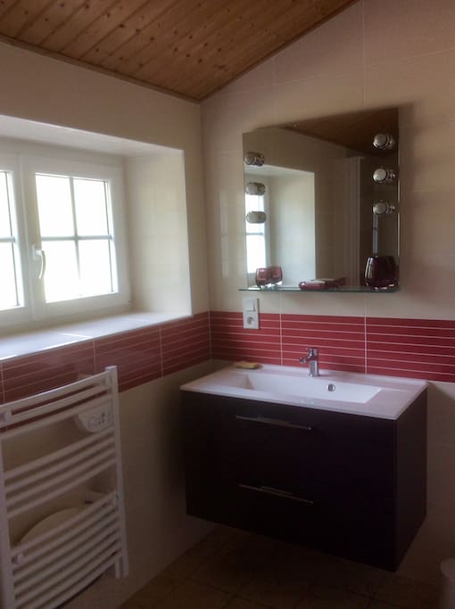 Salle d'eau avec douche