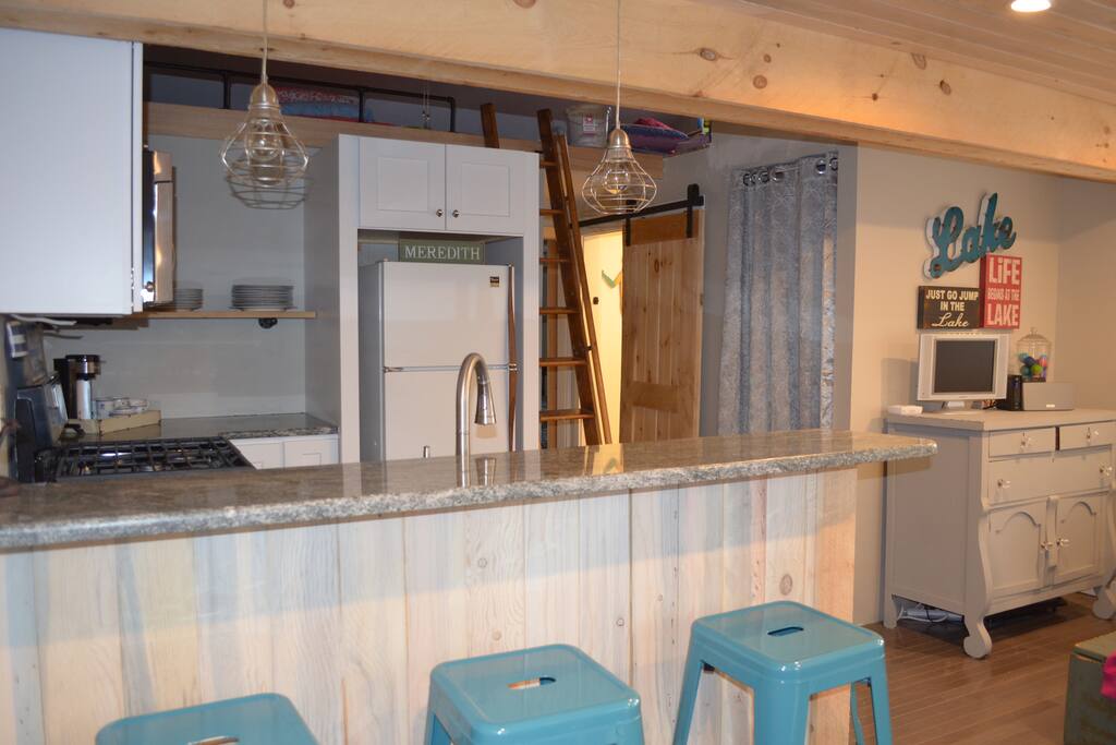 Newly remodeled kitchen with granite bar top, gas stove