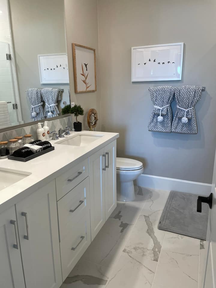 Primary en-suite Bath
