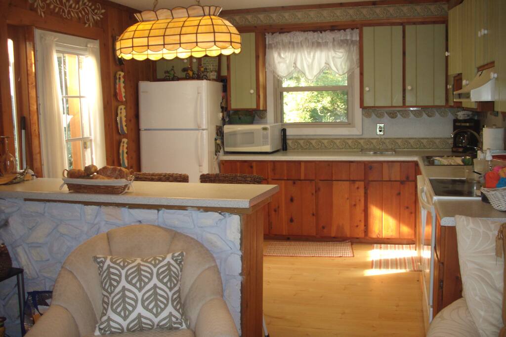 Breakfast bar and Open kitchen w/ dishwasher
