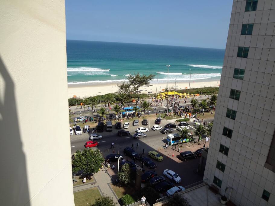 Vista da praia em frente ao prédio.