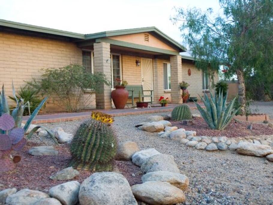 Desert living, private 1 acre