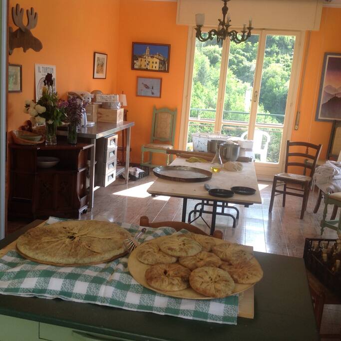 stiamo cucinando....la casa è anche per i corsi di cucina