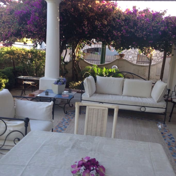 patio con scorcio bouganvillea