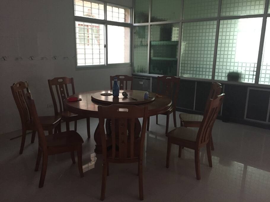 餐厅可提供多人就餐