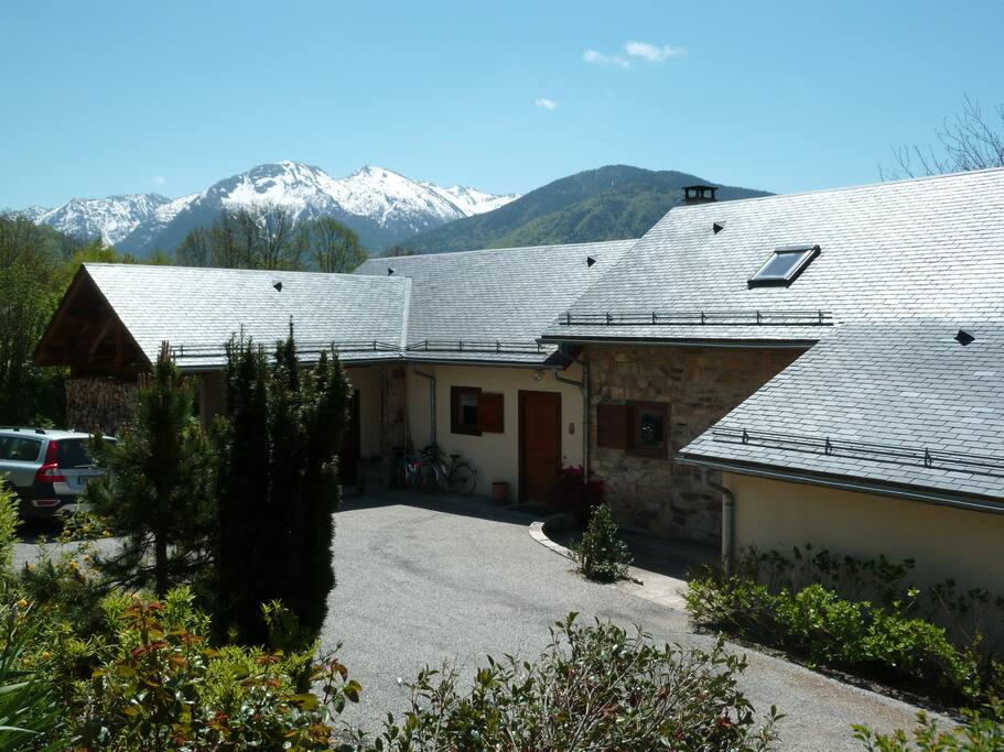 En arrivant, chemin privé