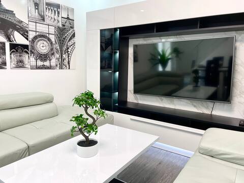 Beautiful villa, large parking, close to Paris
