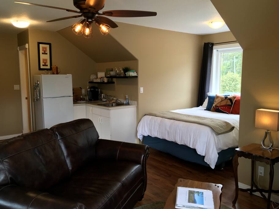 Comfy furnishings, pillow top queen bed with cozy duvet