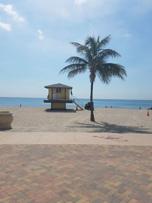 Gorgeous day at Hollywood Beach !