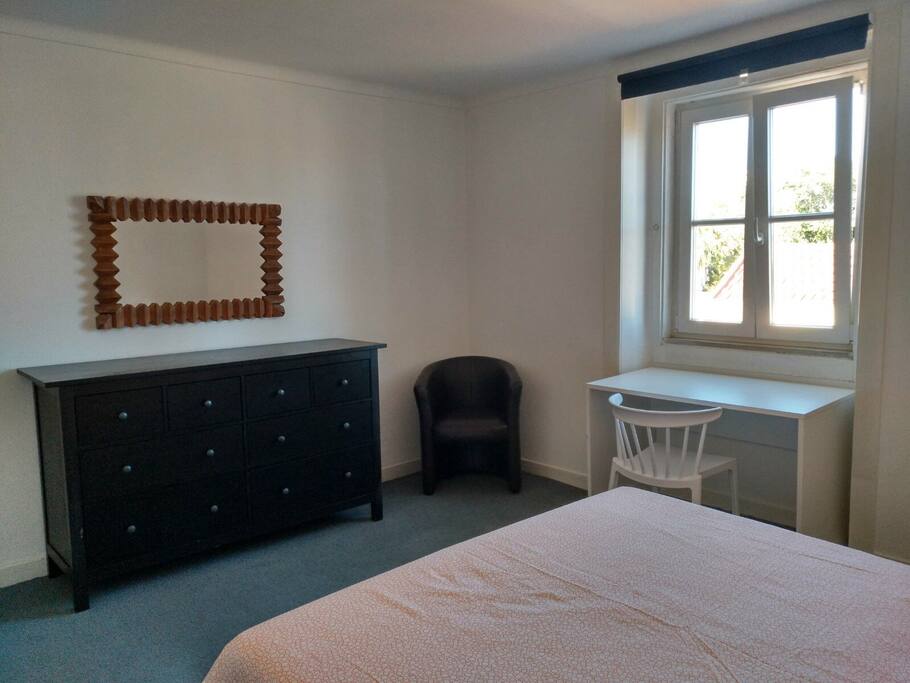 Bridge River Room - King sized bed (1.60 x 2.00 m).