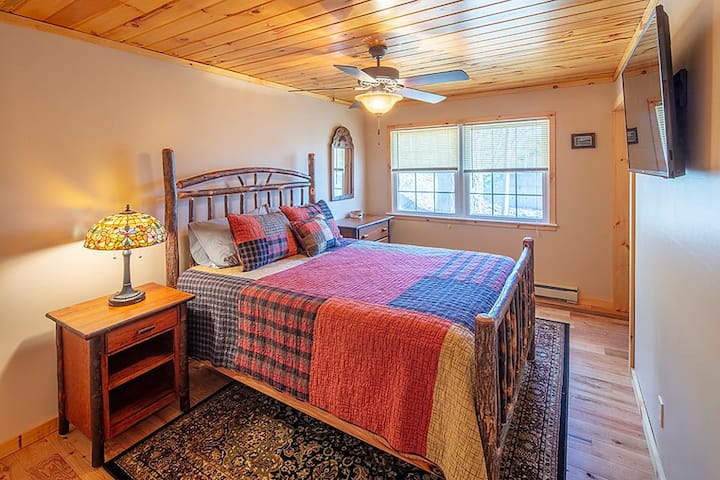 Bedroom #1 with Queen Bed