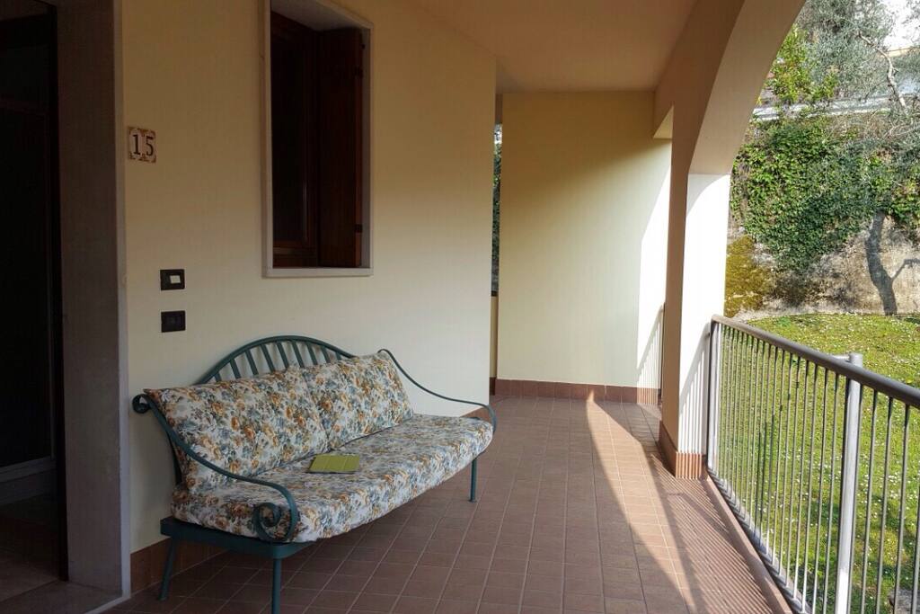 Riposo in ombra vista giardino