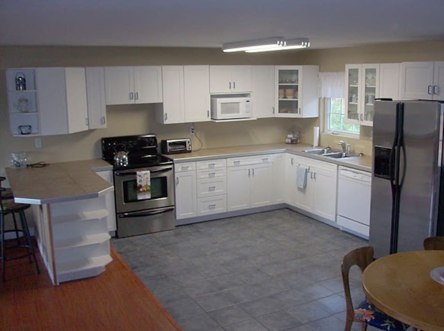 Nice big kitchen, dining room table in corner